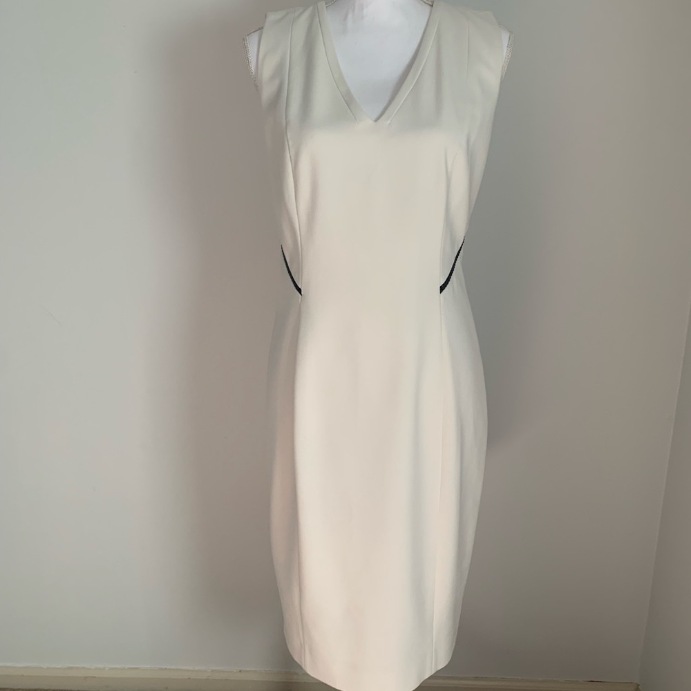 Beautiful Sleeveless Elie Tahari White Formal Dress